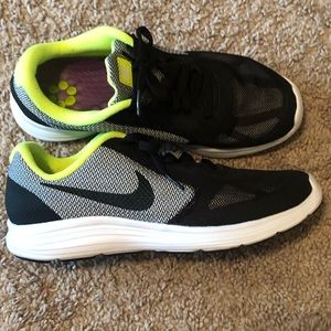Nike Revolution 3 running shoe